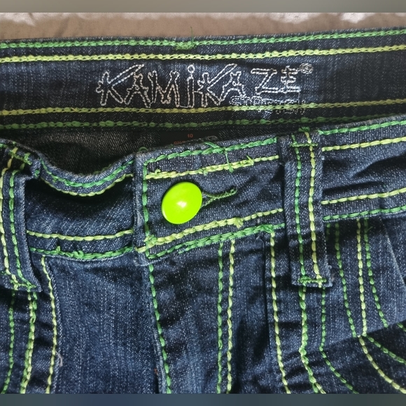 Vintage Kamakazi green threaded Jean capris - Picture 2 of 4